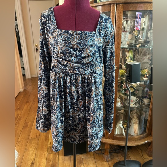 NWT Ling Sleeve Top Front Horizontal Pleating On Front. - Picture 1 of 4